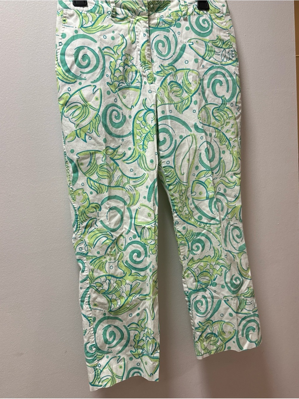 Lilly Pulitzer White Capris with Green & Teal Fish Print